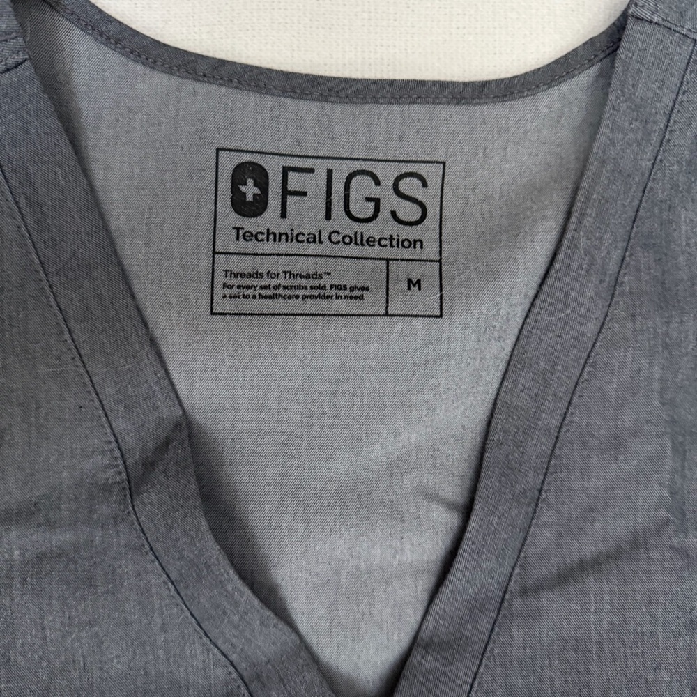 Figs Women’s Graphite Scrub Set - Picture 3 of 8